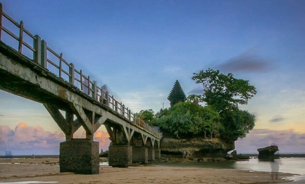 Pesona Pantai Balekambang, Pantai Cantik Asal Malang